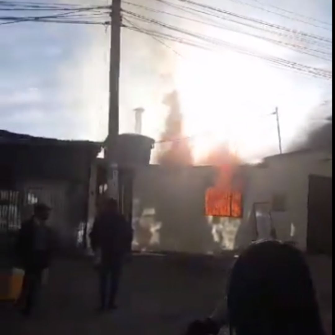 Un perrito murió en medio de la explosión por pipeta de gas La explosión dejó a un perrito muerto y a una persona lesionada.