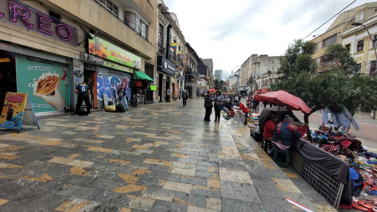 Violenta riña deja un muerto en Santa Fe 2 Violenta riña deja un muerto en Santa Fe La localidad de Santa Fe fue testigo del violento asesinato de un hombre, el cual fue ultimado con arma blanca durante la Noche de Velitas. Le contamos los detalles.