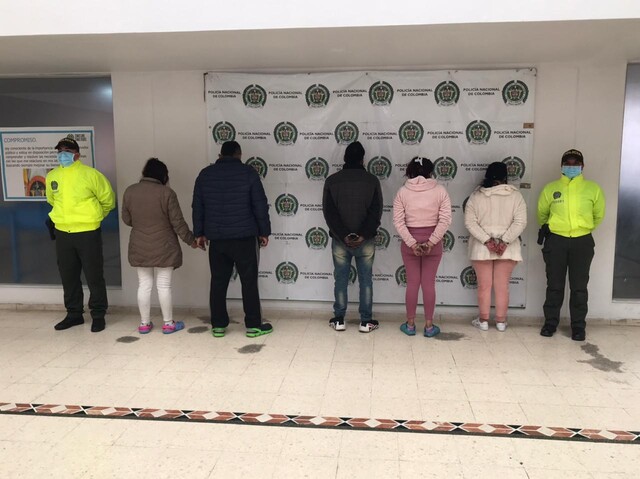 Gestores de paz volverán a ser capturados 1 Gestores de paz volverán a ser capturados El fiscal general, Francisco Barbosa, sostuvo este viernes desde Neiva, Huola, que en los próximos días se volverán a emitir las órdenes de captura de aquellas personas de grupos ilegales que venían actuando como voceros de paz en los diversos procesos que adelanta el gobierno de Gustavo Petro.