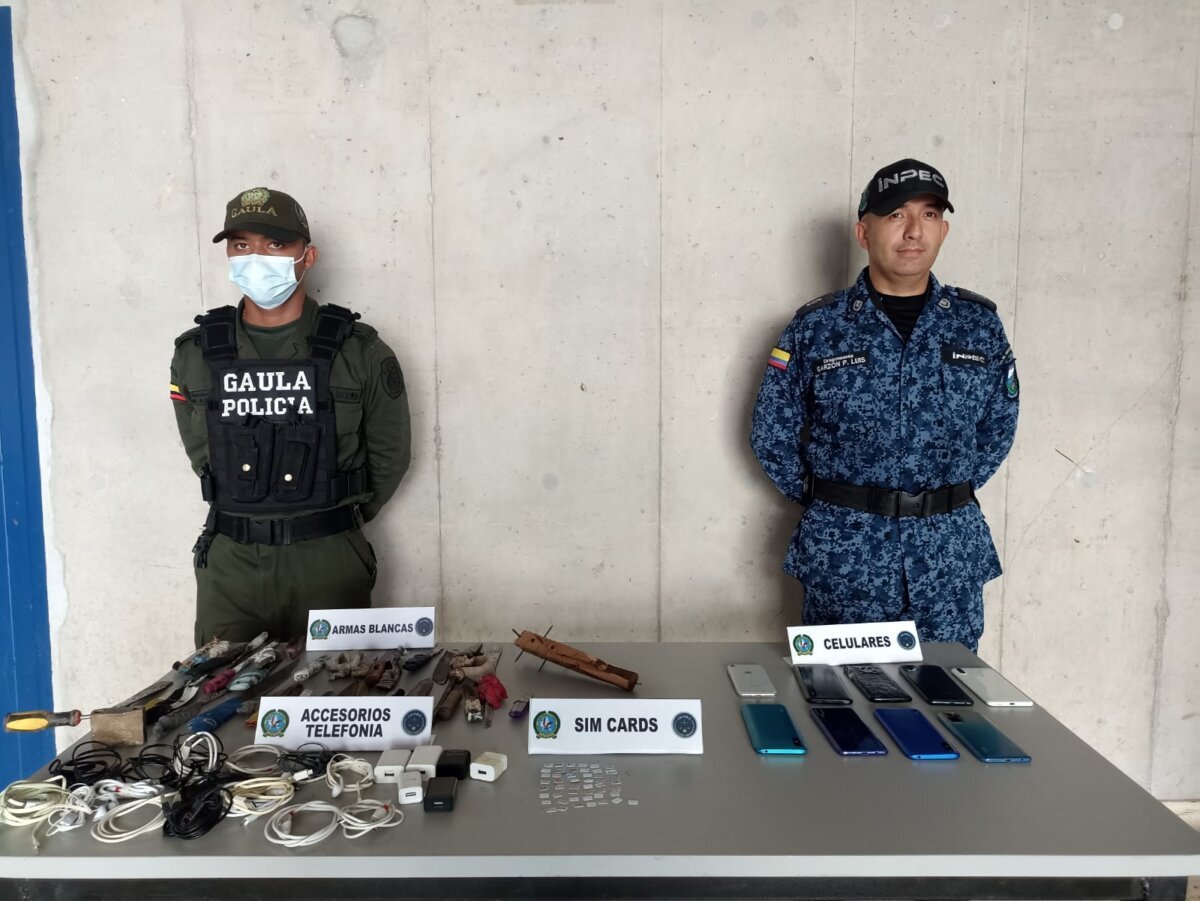 Cayeron 30 delincuentes que harían parte de los 'Satanás' En un gran operativo se logró dar un duro golpe contra la extorsión en diferentes centros penitenciarios y la captura de 30 personas que harían parte de la estructura criminal 'Satanás'.