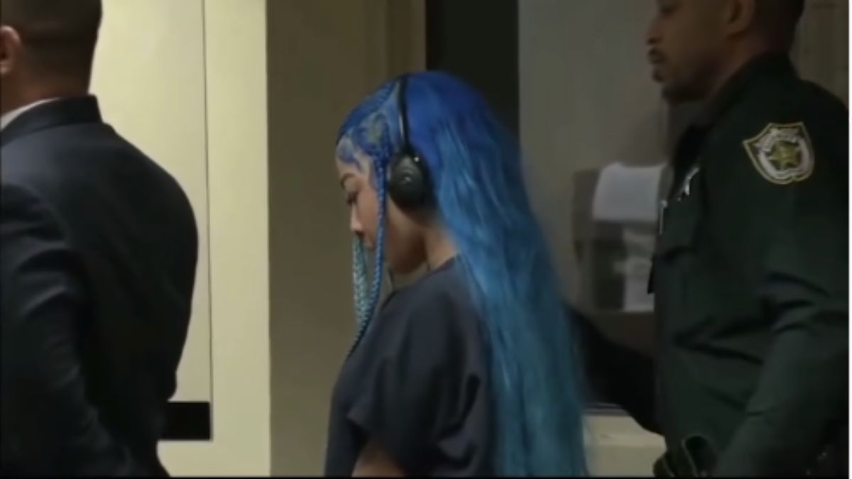 Yailin 'La Más Viral' fue arrestada por presunta agresión a su expareja Tekashi 1 Yailin 'La Más Viral' fue arrestada por presunta agresión a su expareja Tekashi Luego de que Tekashi compartiera unos videos en donde se ve a Yailin, presuntamente, amenazándolo con un cuchillo en su mano, se conoció que la dominicana fue arrestada en Estados Unidos.