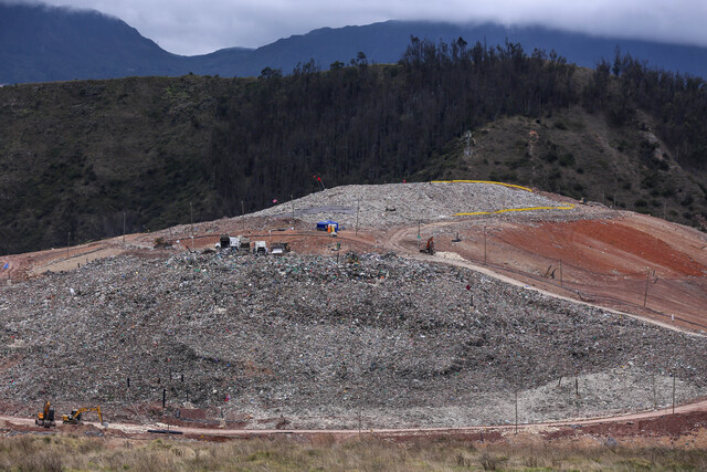 Encuentran cuerpo en el relleno de Doña Juana 1 Encuentran cuerpo en el relleno de Doña Juana Los trabajadores del relleno sanitario Doña Juana se encontraron con el cuerpo de una persona en el área de disposición final de los residuos.