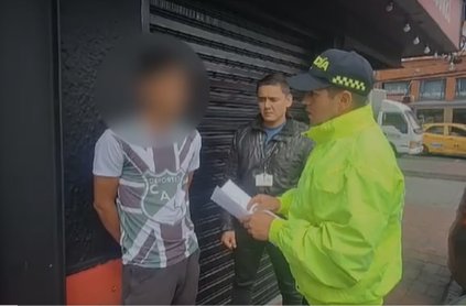 Domiciliario y empleada doméstica abusaban de una menor en Bogotá 2 Domiciliario y empleada doméstica abusaban de una menor en Bogotá Capturan a un hombre de nacionalidad extranjera y una mujer, señalados de abusar sexualmente a una menor de 12 años.