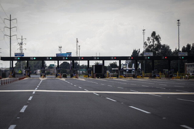 Gobierno autorizó aumento en los peajes a partir de enero El Gobierno dictó el decreto que autoriza un incremento en los peajes de las vías del país, a partir del mes de enero. El aumento se hará, de acuerdo con la disposición, con base en el IPC del 2022, es decir, será de 13,12%.