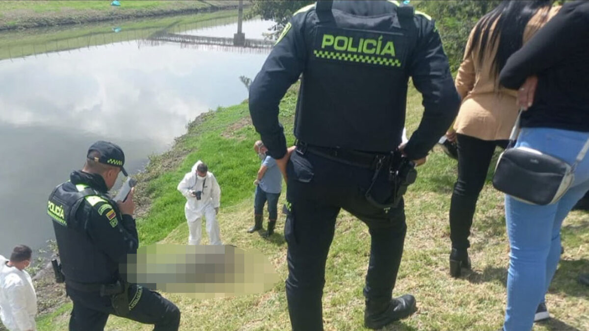 ¡Atención! Autoridades encuentran cadáver en el río Bogotá, cerca al aeropuerto El Dorado 4 ¡Atención! Autoridades encuentran cadáver en el río Bogotá, cerca al aeropuerto El Dorado La Policía Metropolitana confirmó el hallazgo del cadáver de un hombre en el río Bogotá.