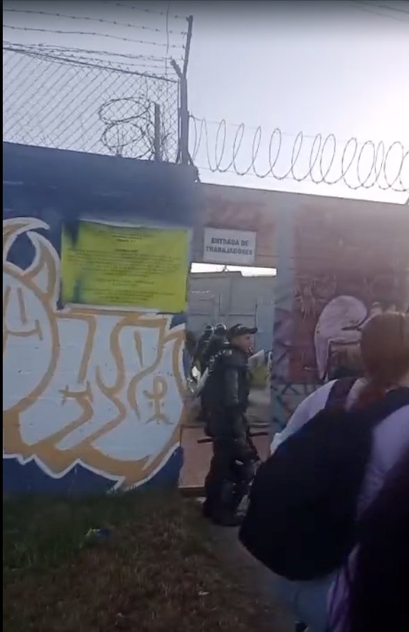 ¡Atención! Policía atiende presunto motín en la correccional El Redentor Durante esta tarde y en horas de la noche, las autoridades hacen presencia en la sede del centro de reclusión de menores El Redentor.