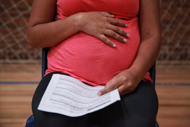 ¡Fuerte caída de nacimientos en el país! Cada vez menos colombianos se le miden a tener hijos. Se trata de una decisión de vida que tiene muchas razones, pero que, de acuerdo con las recientes cifras del Dane, pone en serio peligro a nuestra nación, pues en dos años seguidos la caída es de dos dígitos.