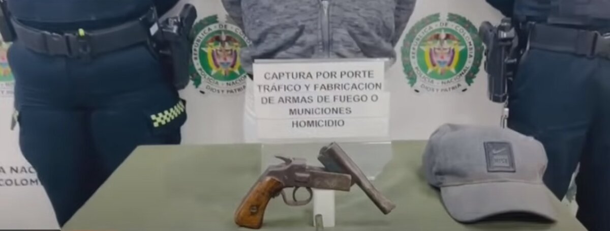 Adulto mayor asesinó a otro hombre por un presunto ajuste de cuentas 1 Adulto mayor asesinó a otro hombre por un presunto ajuste de cuentas En la localidad de Bosa se presentó un nuevo homicidio, esta vez por cuenta de un adulto de 67 años que asesinó a otro hombre en el barrio La Libertad.