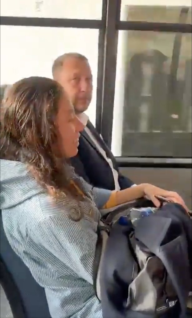 Alcalde ruso de Tunja llegó a su primer día de mandato en bus El recién posesionado alcalde de Tunja, Mikhail Krasnov, optó por el transporte público en su primer día laboral.
