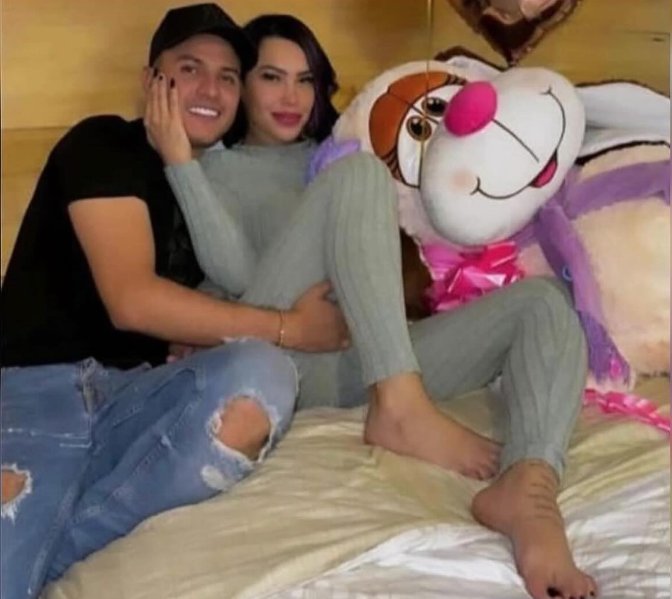 Ana del Castillo reveló quién es su nuevo amor 1 Ana del Castillo reveló quién es su nuevo amor La cantante Ana del Castillo, ya no oculta más la relación que mantiene con José Alcides, poniendo fin a los rumores que la vinculaban con el acordeonero.