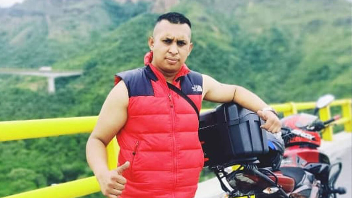 Andrés Jiménez, el joven que murió tras ser drogado por mujeres que conoció en un bar 1 Andrés Jiménez, el joven que murió tras ser drogado por mujeres que conoció en un bar La familia de Andrés Gilberto Jiménez se encuentra devastada tras su muerte luego de que al parecer unas mujeres lo drogaran para robarse los objetos de valor en su vivienda. Este doloroso caso se registró el pasado 31 de diciembre en el barrio Porvenir II sector, en Usme.