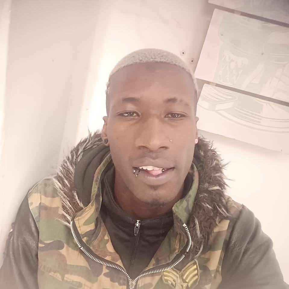 Asesinan a bala a Carlos en Soacha El joven de 26 años había recibido amenazas de muerte en diciembre, pero fue la noche de este domingo que un sicario le arrebató la vida tras propinarle tres disparos en Soacha.