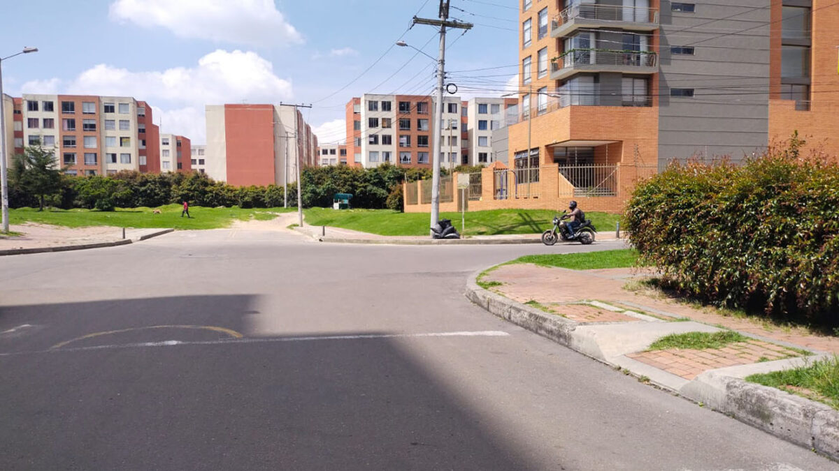 Hombre fue asesinado en un parque de Suba 3 Hombre fue asesinado en un parque de Suba Los vecinos del barrio Cantalejo (Suba) vivieron momentos de terror, luego de escuchar varias detonaciones y encontrar el cadáver de un hombre cuya nacionalidad sería venezolana. Q'HUBO estuvo en el lugar del crimen.