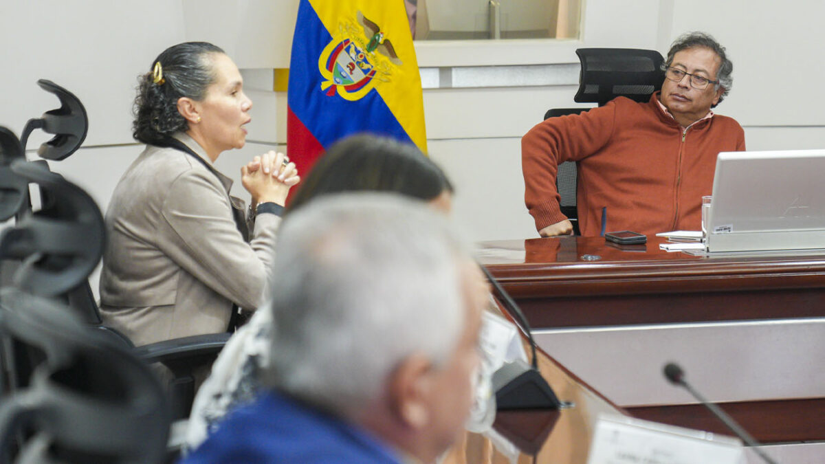Así fue la reunión del Gobierno para recuperar los Juegos Panamericanos 8 Así fue la reunión del Gobierno para recuperar los Juegos Panamericanos Culminó la reunión extraordinaria a la que citó el presidente, Gustavo Petro, este martes en Casa de Nariño con el objetivo de que Barranquilla recupere la sede de los Juegos Panamericanos. Esto fue lo que se habló.