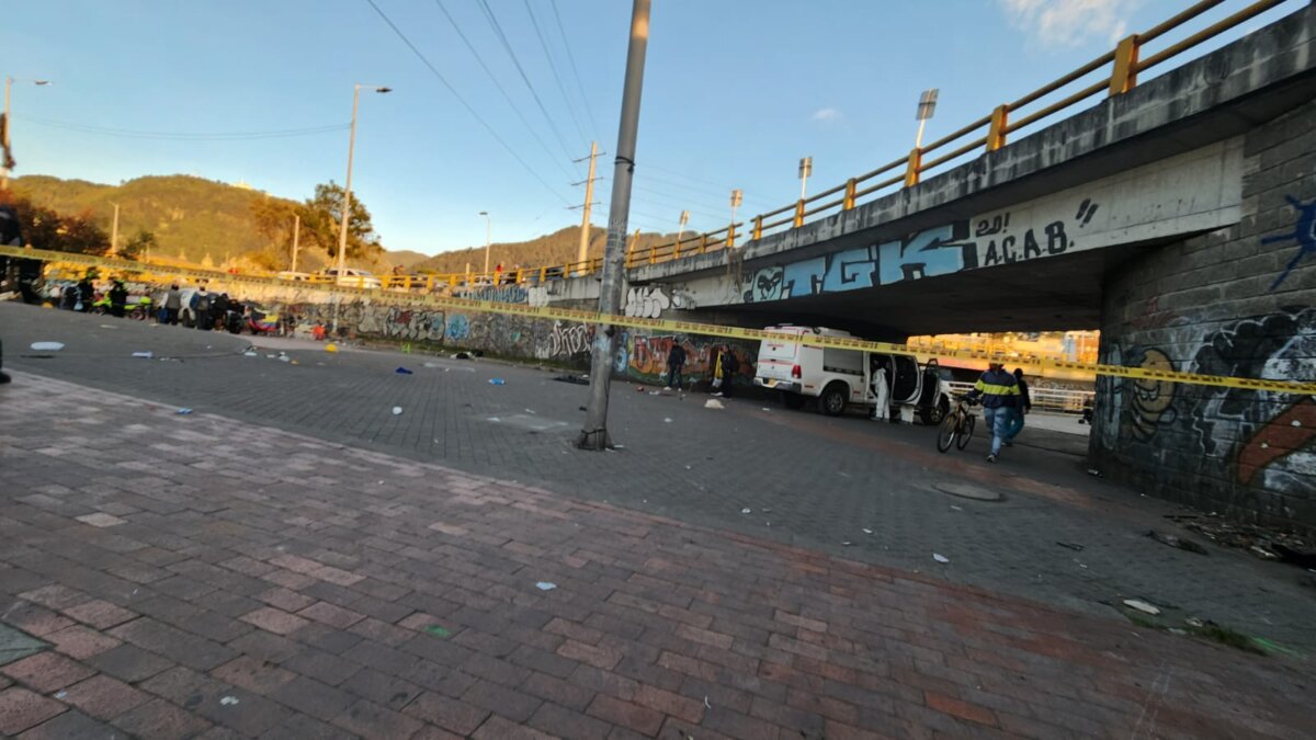 Ataque sicarial en el parque Tercer Milenio a plena luz del día dejó un muerto y tres heridos La tarde de este miércoles se presentó un ataque sicarial a pocos metros del parque Tercer Milenio, justo en la glorieta Calle 6 con Carrera Décima, en pleno centro. Un vendedor murió y tres personas más resultaron heridas.