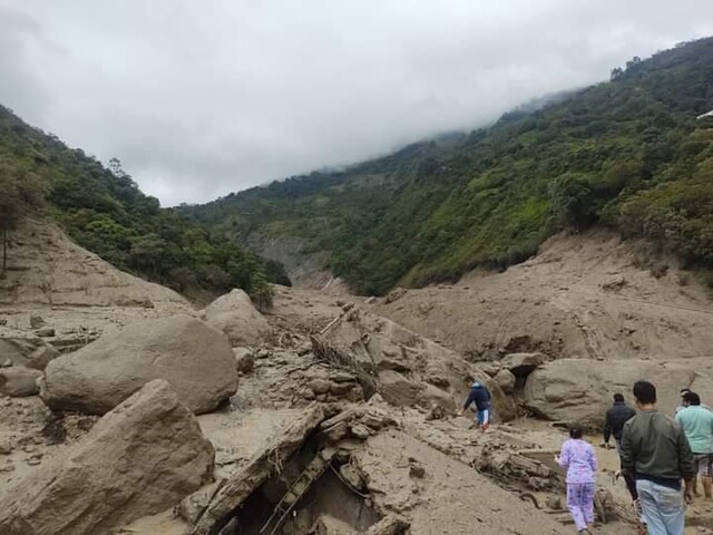 CAR advierte sobre bajas temperaturas en varios municipios de Cundinamarca 1 CAR advierte sobre bajas temperaturas en varios municipios de Cundinamarca La Corporación Regional de Cundinamarca emitió una alerta sobre las bajas temperaturas que se están presentando durante la noche y en horas de la madrugada en varios municipios de Cundinamarca. Este fenómeno podría afectar la producción agrícola de los territorios.