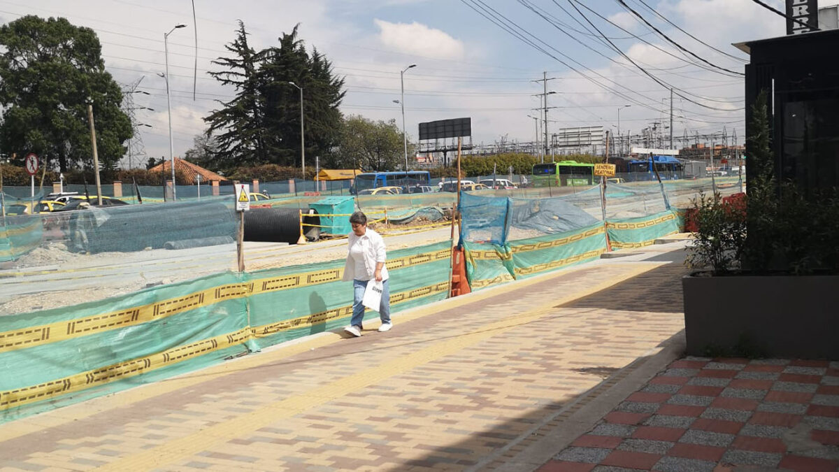 Cae policía por hurto de call center en Teusaquillo 1 Cae policía por hurto de call center en Teusaquillo El subintendente de la Policía B. Villalba Vélez fue capturado en flagrancia en la tarde de este jueves, en el barrio El Greco de Teusaquillo, tras haber ingresado a robar junto con otros sujetos a un call center.