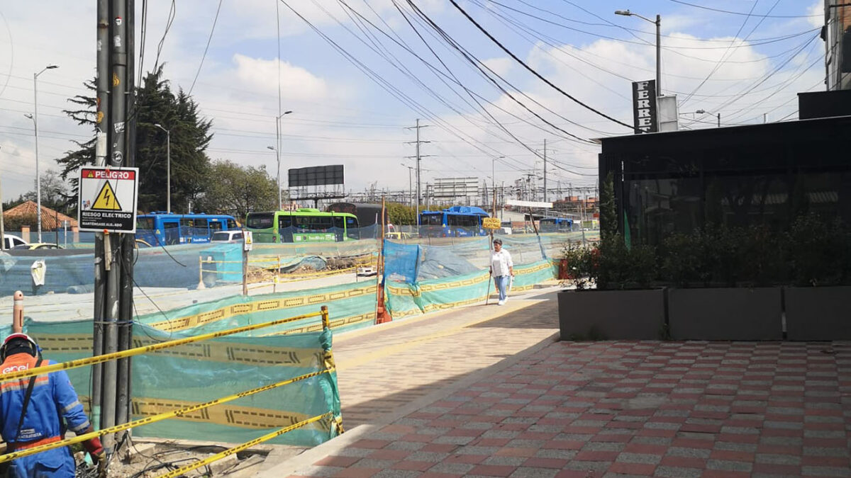 Cae policía por hurto de call center en Teusaquillo El subintendente de la Policía B. Villalba Vélez fue capturado en flagrancia en la tarde de este jueves, en el barrio El Greco de Teusaquillo, tras haber ingresado a robar junto con otros sujetos a un call center.