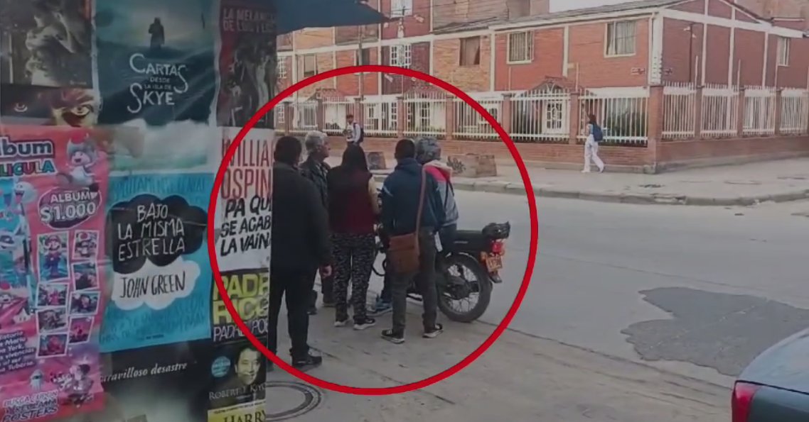Capturan a tres pillos que pretendían recibir una extorsión en Soacha Tres hombres fueron capturados en flagrancia cuando pretendían recibir el dinero de una extorsión. Los hechos se presentaron en el municipio de Soacha.