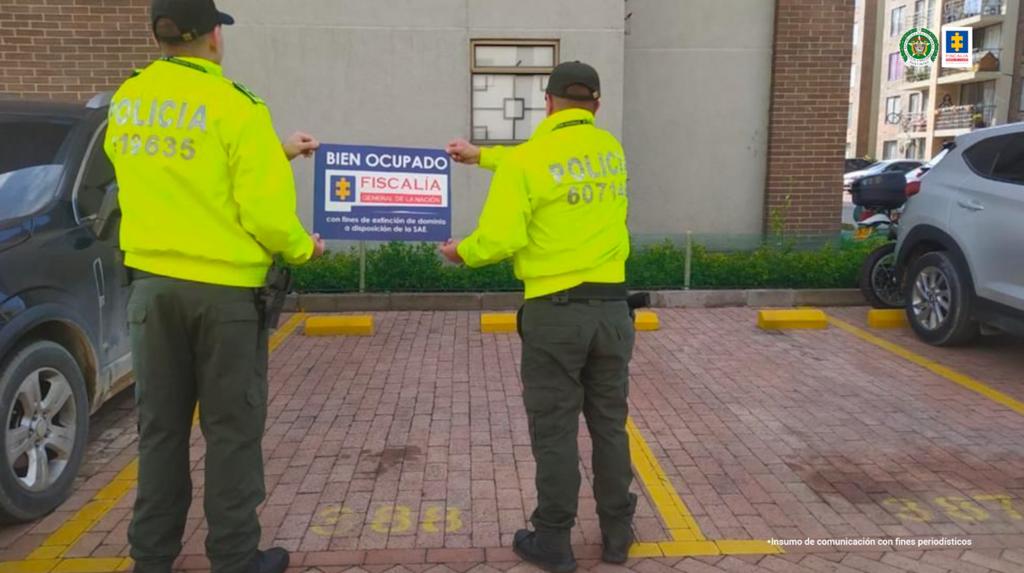 Capturan a 'Los Peña': clan familiar que operaba en Fontibón La Fiscalía logró desarticular una banda familiar señalada de cometer delitos como homicidio, microtráfico y extorsión en varios barrios de la localidad de Fontibón.