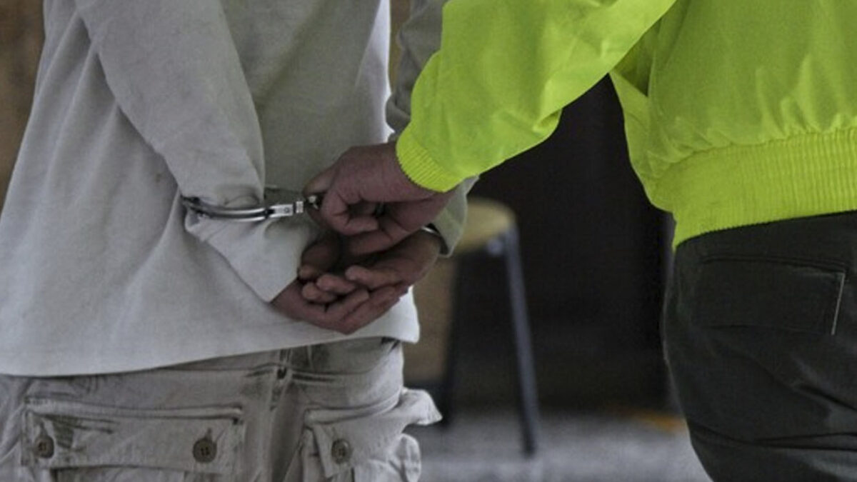 Capturan a hombre que habría abusado de su hija durante más de 10 años De acuerdo con las autoridades, el presunto violador habría abusado sexualmente de su hija desde que ella tenía 6 años.
