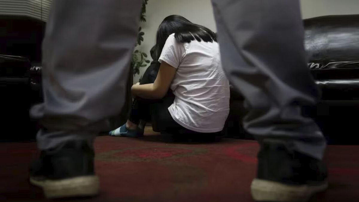 Capturan a hombre que habría abusado de su hija durante más de 10 años De acuerdo con las autoridades, el presunto violador habría abusado sexualmente de su hija desde que ella tenía 6 años.