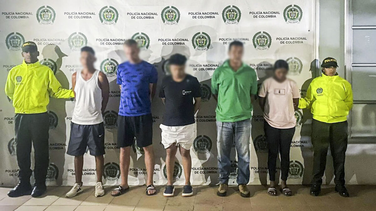 Capturan a un alemán y seis colombianos que harían parte de red de explotación sexual en Cartagena Un ciudadano alemán y seis colombianos fueron arrestados por las autoridades en Cartagena de Indias, acusados de los delitos de trata de personas con fines de explotación sexual agravada y concierto para delinquir con fines de trata de personas, proxenetismo con menor de edad y demanda de explotación sexual de menores.