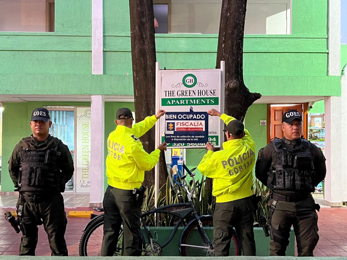 Capturan a un alemán y seis colombianos que harían parte de red de explotación sexual en Cartagena 2 Capturan a un alemán y seis colombianos que harían parte de red de explotación sexual en Cartagena Un ciudadano alemán y seis colombianos fueron arrestados por las autoridades en Cartagena de Indias, acusados de los delitos de trata de personas con fines de explotación sexual agravada y concierto para delinquir con fines de trata de personas, proxenetismo con menor de edad y demanda de explotación sexual de menores.