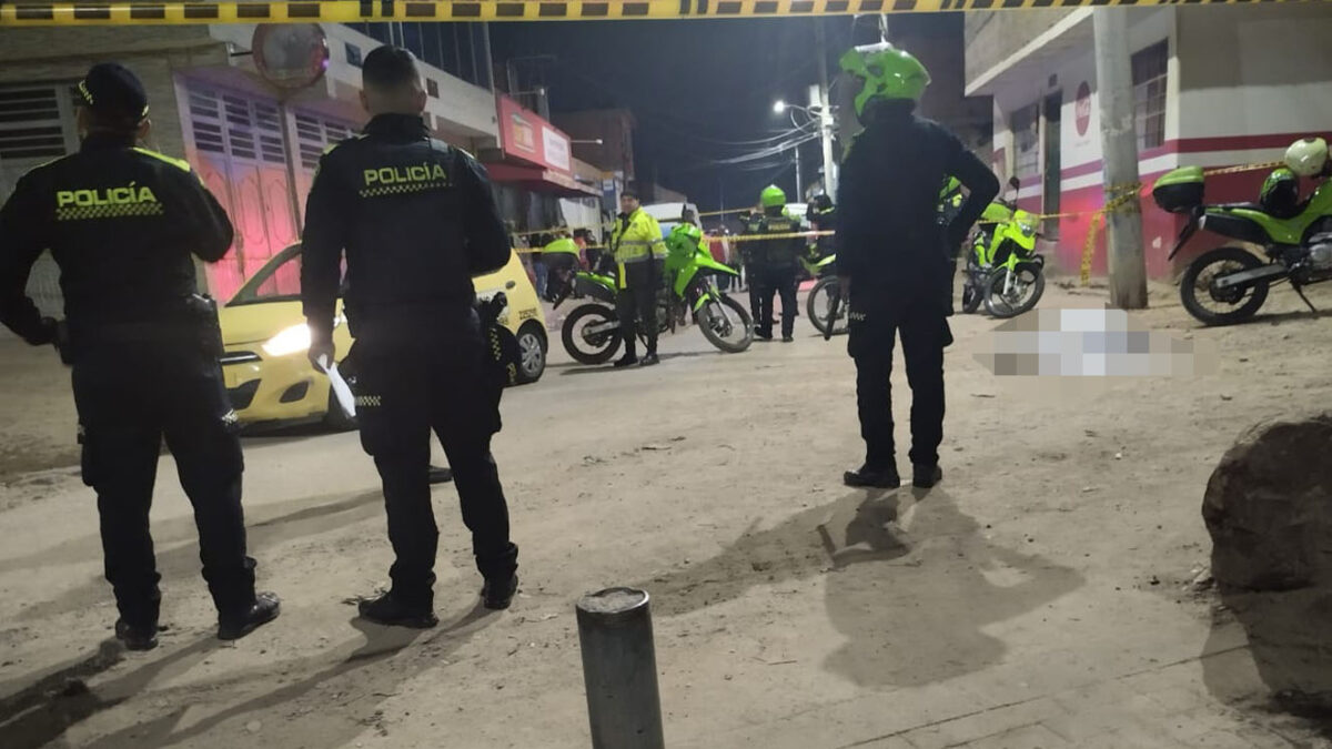 Taxista fue baleado durante un servicio en Ciudad Bolívar 1 Taxista fue baleado durante un servicio en Ciudad Bolívar El pasado viernes 5 de enero, Brayan Mora, quien trabajaba como taxista, fue ultimado mientras prestaba un servicio en el barrio Los Alpes. Q'HUBO estuvo en el lugar de los hechos.