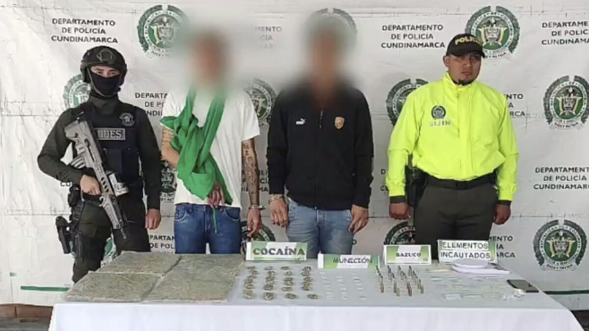 Cayeron 'Los del Municipal': banda dedicada al microtráfico en San Mateo 6 Cayeron 'Los del Municipal': banda dedicada al microtráfico en San Mateo La Policía Metropolitana de Bogotá logró desmantelar la banda criminal 'Los del Municipal', señalada de cometer homicidios y comercializar droga en el barrio San Mateo de Soacha.