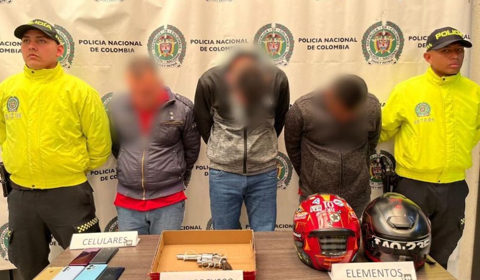 Cayeron 'Los taquilleros': banda dedicada al hurto de establecimientos comerciales En un trabajo conjunto entre la Policía Nacional y la Fiscalía General, se logró desarticular la banda delincuencia 'Los Taquilleros', quienes contaban con órdenes judiciales por los delitos de hurto agravado y calificado, y concierto para delinquir.
