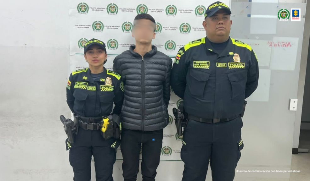 Así habría torturado y asesinado alias ‘Papelito’ a un joven en un hotel de Chapinero Capturan a un hombre que haría parte del 'Tren de Aragua' y que estaría involucrado en el brutal asesinato de un joven en un hotel de Chapinero.