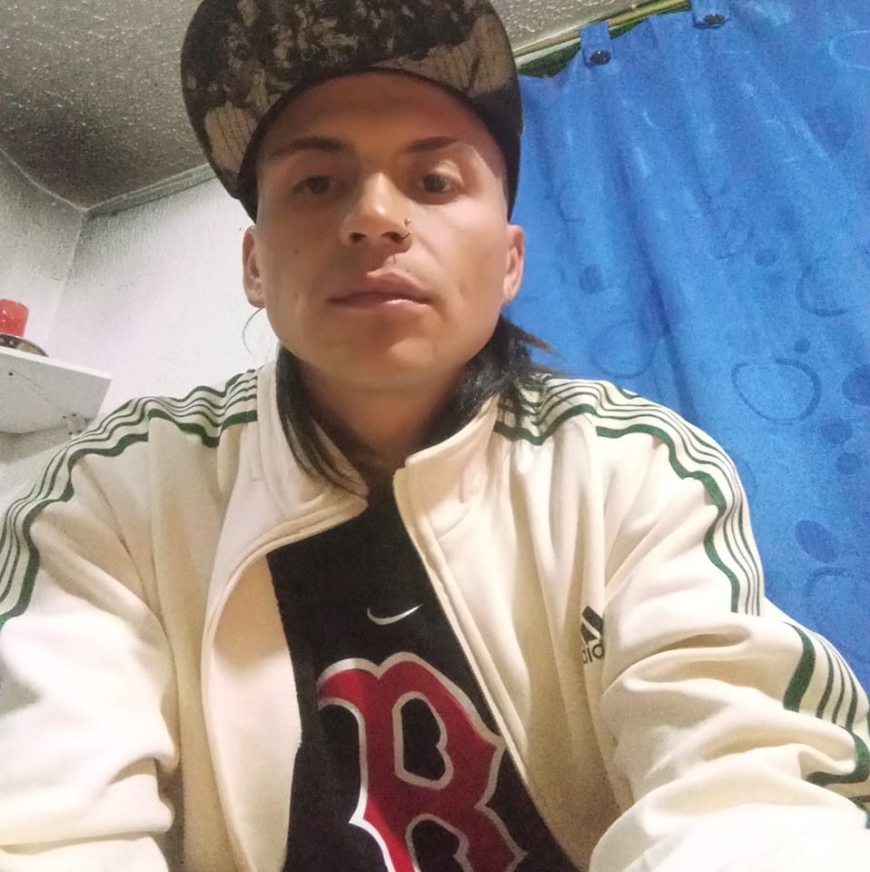 Asesinan a Nicolás en parque de Kennedy 2 Asesinan a Nicolás en parque de Kennedy Nicolás Aldana Piña, de 24 años, fue asesinado por dos sicarios que se movilizaban en bicicleta y que lo abordaron cuando se encontraba sentado en una banca de un parque del barrio Dindalito, de la localidad de Kennedy.
