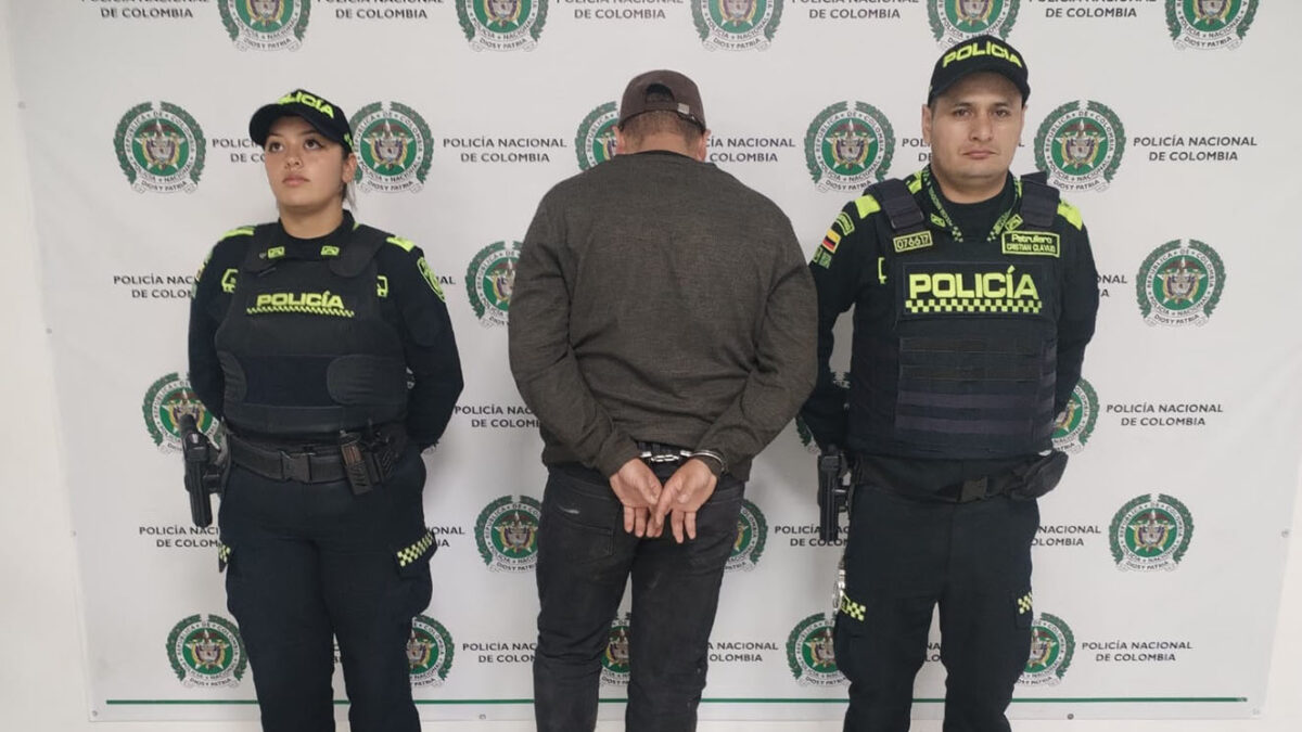 Capturan a señalado de homicidio en parqueadero de Usaquén Víctor Alfonso Aldana (62 años) falleció tras haber sido golpeado en un hecho de intolerancia que se registró en horas de la noche de este sábado en el barrio Barrancas de la localidad de Usaquén. El responsable fue capturado por el delito y puesto a disposición de la autoridad competente.
