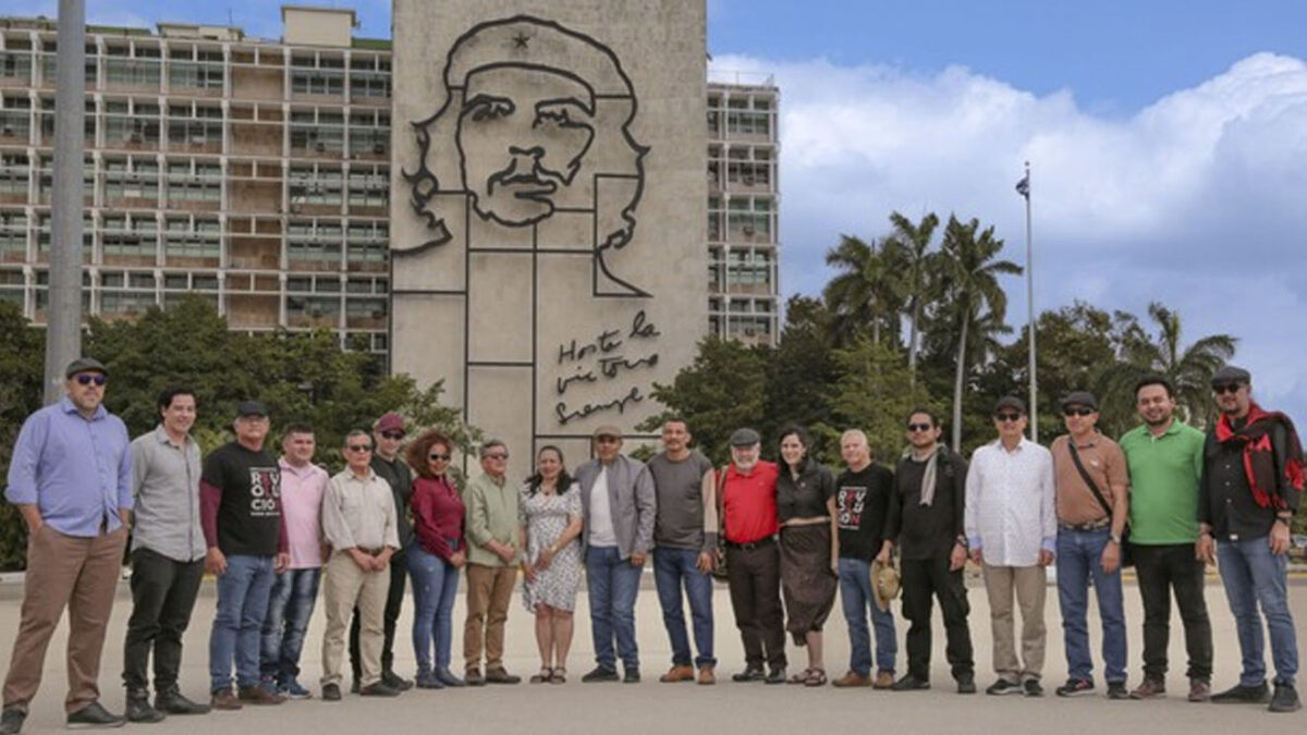 Delegación del Eln ya está en Cuba para el sexto ciclo de diálogos Con el objeto de dar inicio al sexto ciclo de conversaciones con el Gobierno Nacional, la delegación del ELN viajó a La Habana, Cuba, país que acoge esta etapa de los diálogos y que en el pasado ya ha servido de garante.