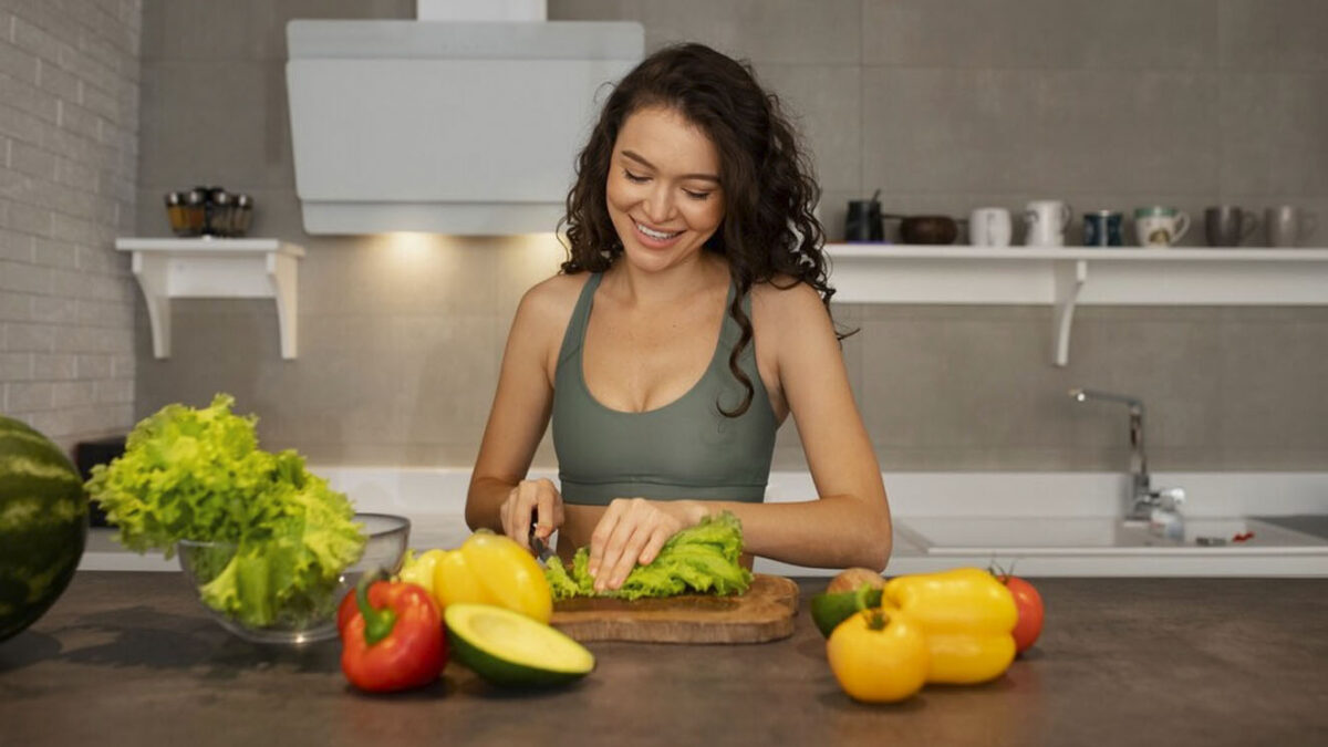 Diez trucos detox para estar en forma y más saludable después de diciembre 1 Diez trucos detox para estar en forma y más saludable después de diciembre Tras los excesos festivos, la búsqueda de métodos efectivos y saludables para recuperar la forma se vuelve prioritaria. Descubre aquí 10 consejos detox propuestos por expertos en Vogue.