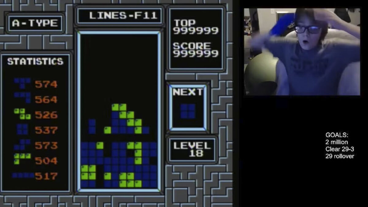 EN VIDEO: ¡Gran hazaña! Adolescente de 13 años se convirtió en la primera persona en vencer al Tetris 3 EN VIDEO: ¡Gran hazaña! Adolescente de 13 años se convirtió en la primera persona en vencer al Tetris Willis Gibson, un niño de 13 años de Oklahoma, se ha convertido en la primera persona registrada en vencer al videojuego de Tetris