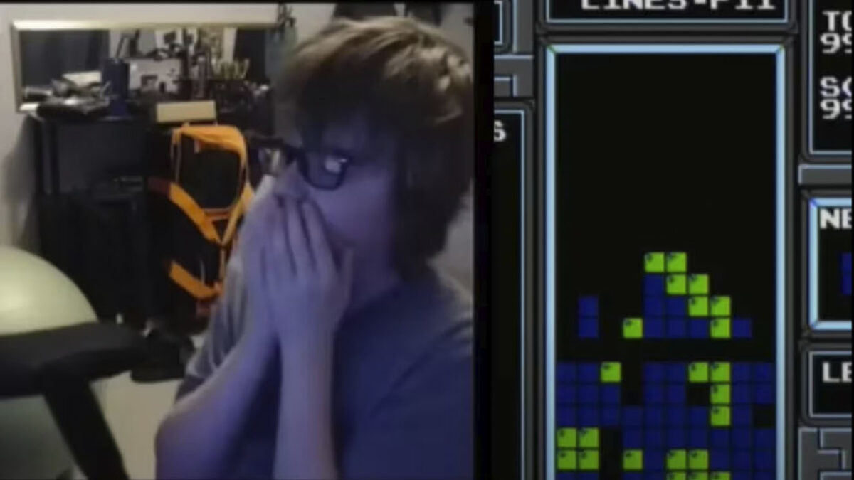 EN VIDEO: ¡Gran hazaña! Adolescente de 13 años se convirtió en la primera persona en vencer al Tetris Willis Gibson, un niño de 13 años de Oklahoma, se ha convertido en la primera persona registrada en vencer al videojuego de Tetris