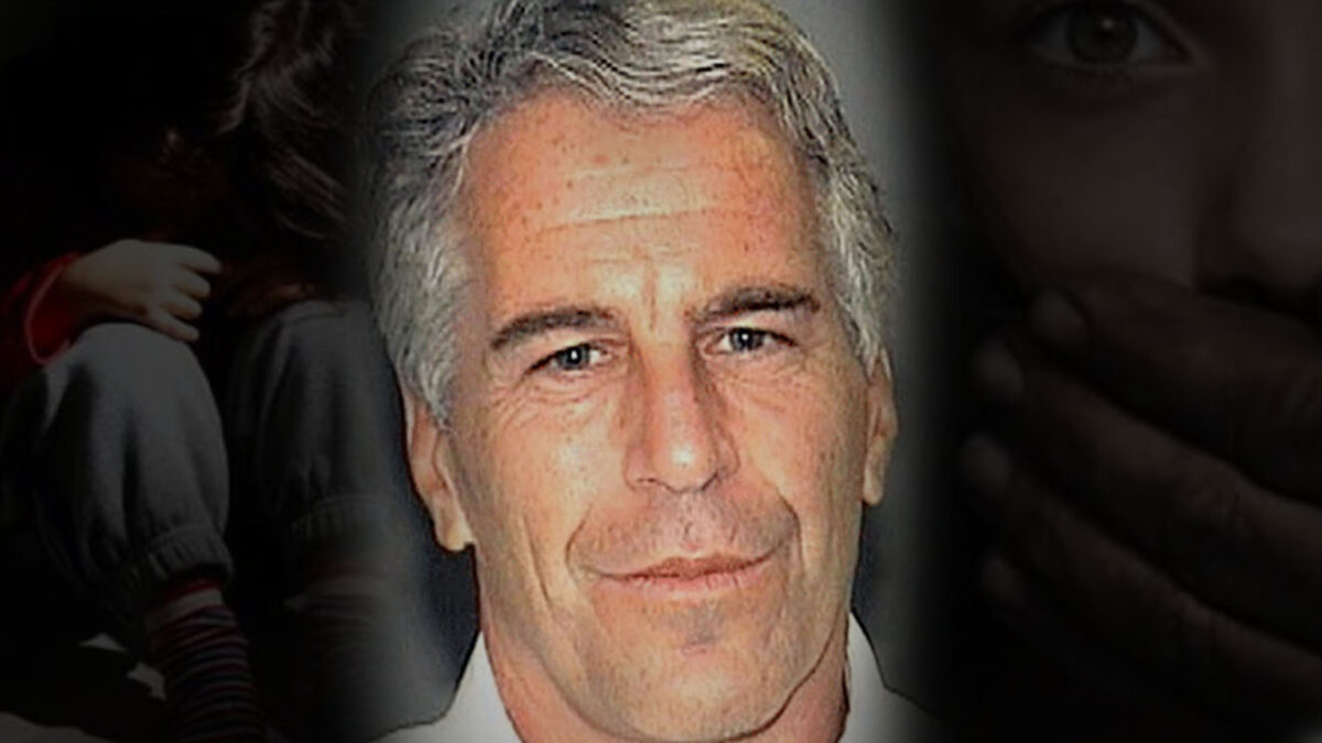 Estos son los personajes más reconocidos que figuran en la temida lista de Jeffrey Epstein 1 Estos son los personajes más reconocidos que figuran en la temida lista de Jeffrey Epstein Recientemente la justicia estadounidense desclasificó los documentos de un caso civil contra el empresario Jeffrey Epstein, quien es acusado de tráfico sexual de menores. Los nombres vinculados en dichos documentos tienen sorprendido a más de uno.