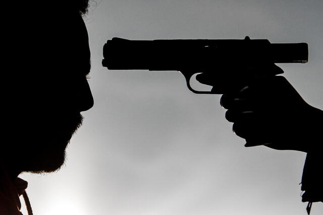 Extraña muerte de un hombre en Los Mártires Por medio de una llamada anónima, los agentes de la Policía de Los Mártires fueron alertados el pasado sábado de un hombre que se encontraba tendido en el suelo sobre la carrera 15A con calle 8.