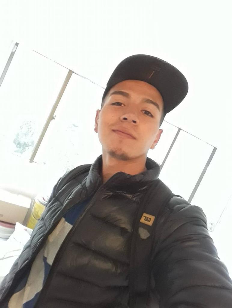 Familia pide justicia por crimen de Andrés en el barrio Molinos La familia de Andrés Felipe Murcia tan solo espera que la Fiscalía adelante la audiencia de solicitud de imputación de cargos contra el asesino del joven en el barrio Molinos (Rafael Uribe).