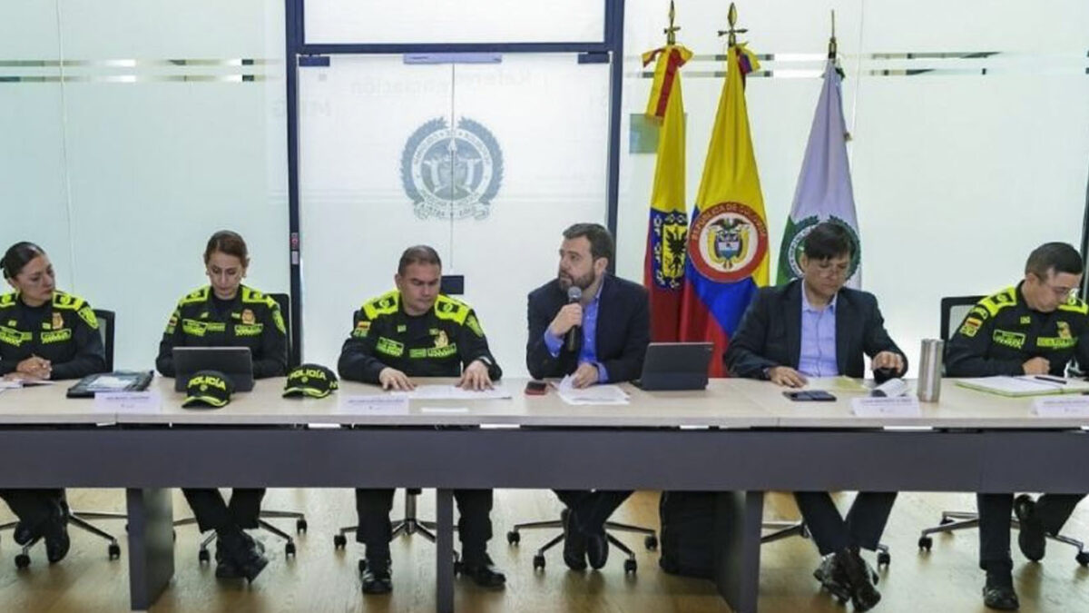 Galán se reunió con las autoridades para revisar y mejorar el plan de seguridad de Bogotá El alcalde Carlos Galán, se reunió con las autoridades y visitó la Policía Metropolitana de Bogotá (Mebog), con el fin de diseñar acciones que garanticen la seguridad de Bogotá. Esto es lo que se sabe.