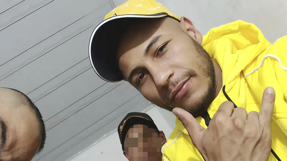 Henry murió por oponerse a un robo en Facatativá 7 Henry murió por oponerse a un robo en Facatativá En la madrugada del pasado sábado, unos delincuentes le arrebataron la vida al joven Henry Torrealba en medio de un asalto. Esto es lo que se sabe.