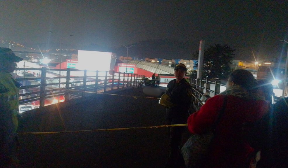 Hombre murió en puente de la estación de San Mateo, en Soacha 1 Hombre murió en puente de la estación de San Mateo, en Soacha Murió un hombre que se movilizaba por el puente de la estación de TransMilenio de San Mateo, en Soacha.