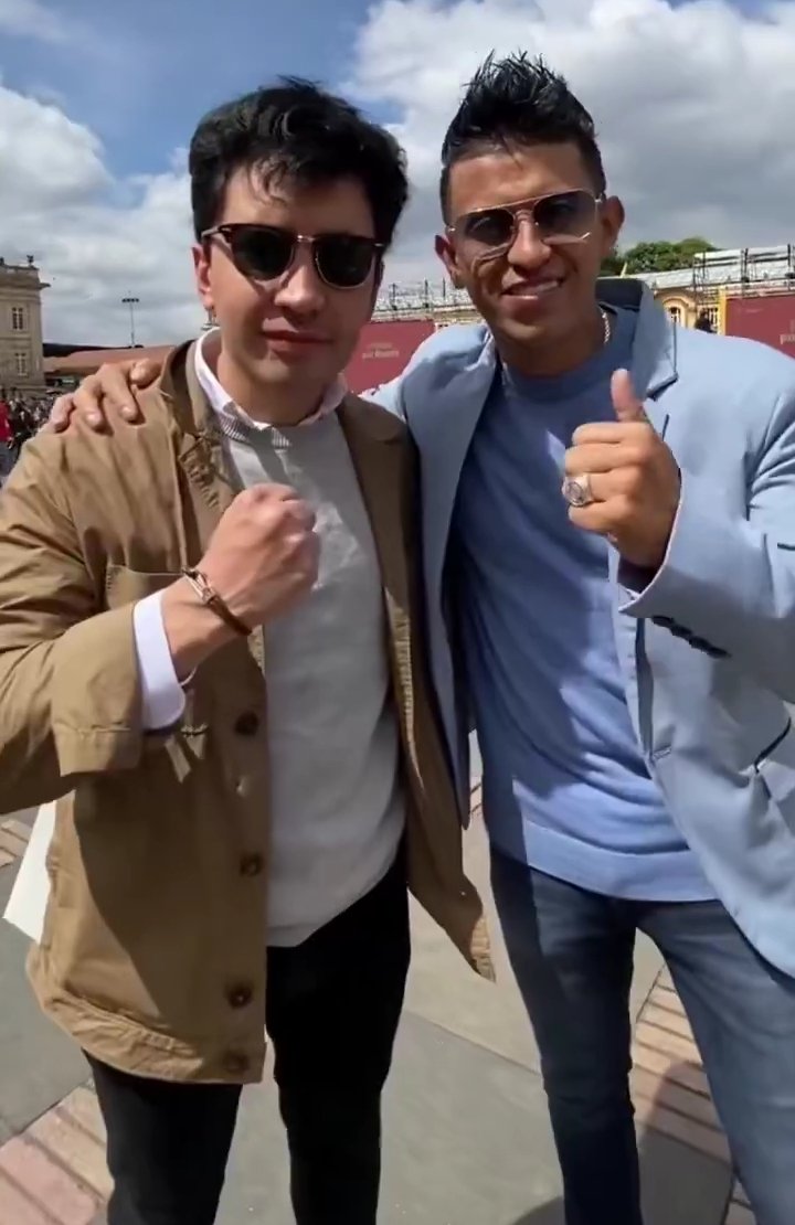 Le llueven críticas a tiktoker que llegó en Porsche a su posesión en el Concejo de Bogotá 1 Le llueven críticas a tiktoker que llegó en Porsche a su posesión en el Concejo de Bogotá El tiktoker y abogado Ángelo Schiavenato Rivadeneira causó polémica en redes sociales luego de llegar a su posesión, en el Concejo de Bogotá, en un lujoso Porsche rojo.
