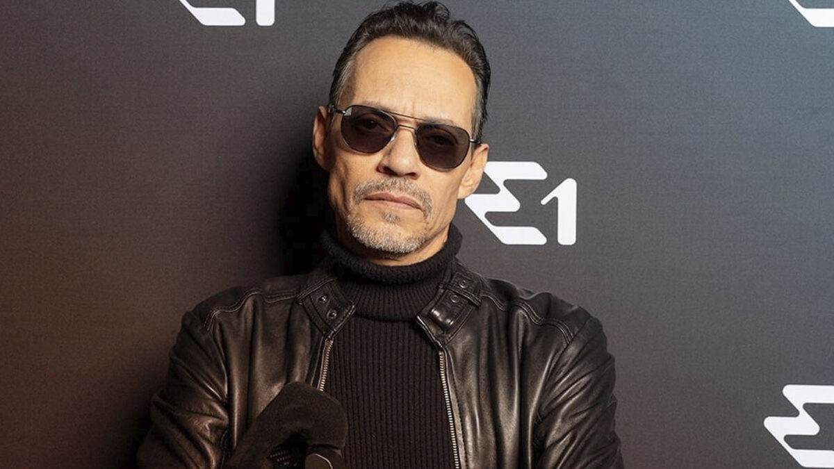 Marc Anthony Sorprende a sus Fans con el lanzamiento de 'Punta Cana' Marc Anthony inició el 2024 con un sorprendente regalo para sus seguidores: el lanzamiento de su nuevo sencillo y video titulado 'Punta Cana', marcando su primera incursión en el contagioso género de la Bachata.