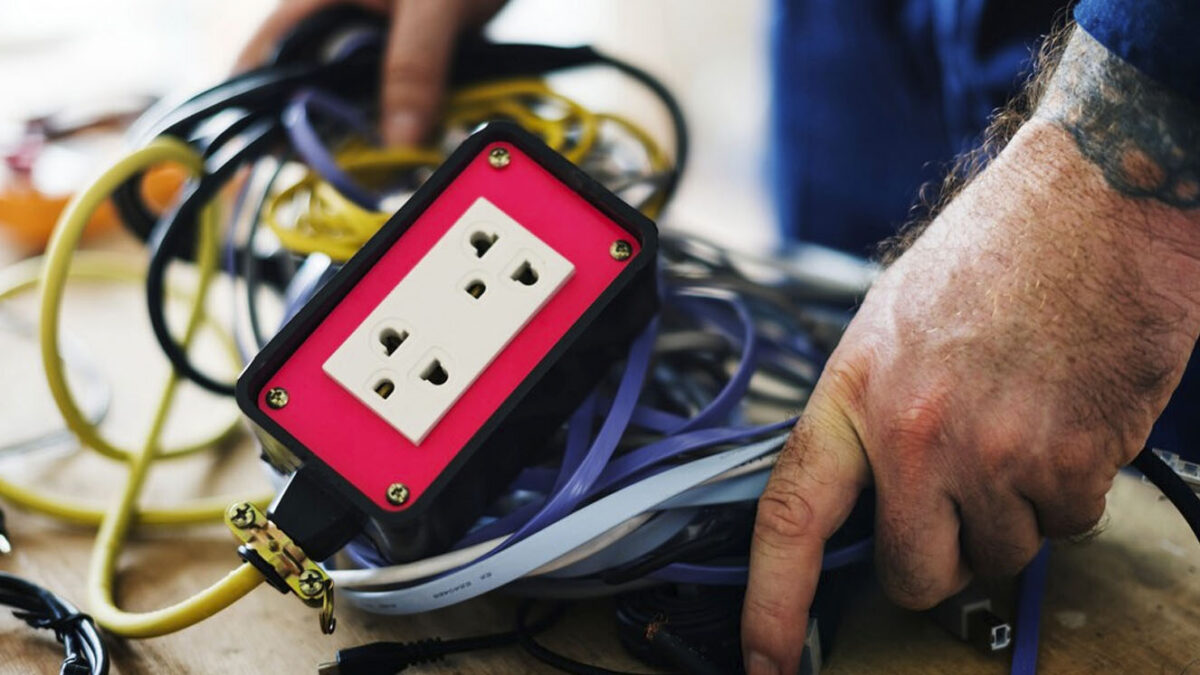 Más vale prevenir que lamentar un accidente eléctrico Enel Colombia invita a prevenir accidentes eléctricos mediante la precaución