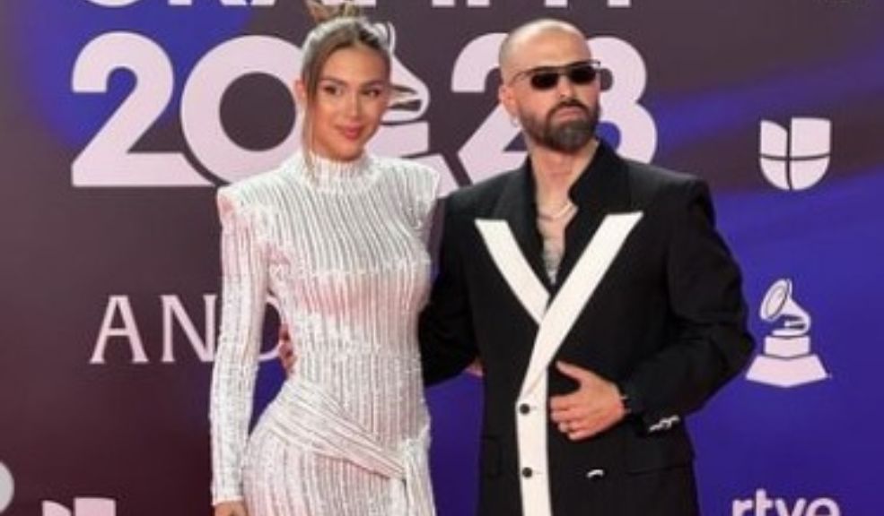 Mike Bahía y Greeicy revelan cuál de los dos gana más dinero 6 Mike Bahía y Greeicy revelan cuál de los dos gana más dinero En medio de una entrevista en Cali, Mike y Greeicy revelaron varios secretos sobre su relación. Además, contaron quién ganó más dinero en 2023.