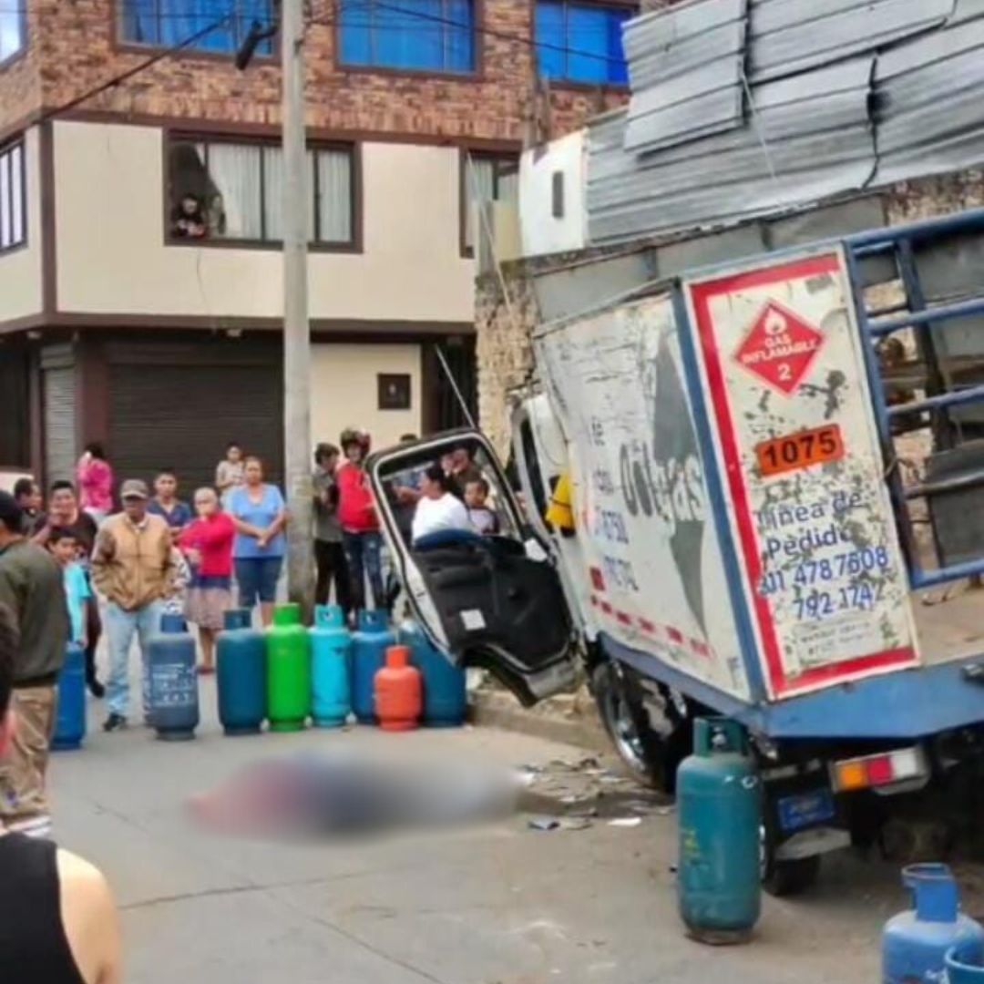 Misteriosa muerte de Néstor en accidente de tránsito: su familia pide justicia 1 Misteriosa muerte de Néstor en accidente de tránsito: su familia pide justicia Un camión que transportaba pipetas de gas terminó volcado en una calle del barrio Las Acacias en Ciudad Bolívar, hecho que causó la muerte del conductor Néstor Bojacá Lancheros. Aunque parece un accidente de tránsito, la familia de la víctima cree que no fue así. Le contamos los detalles de este lamentable caso.