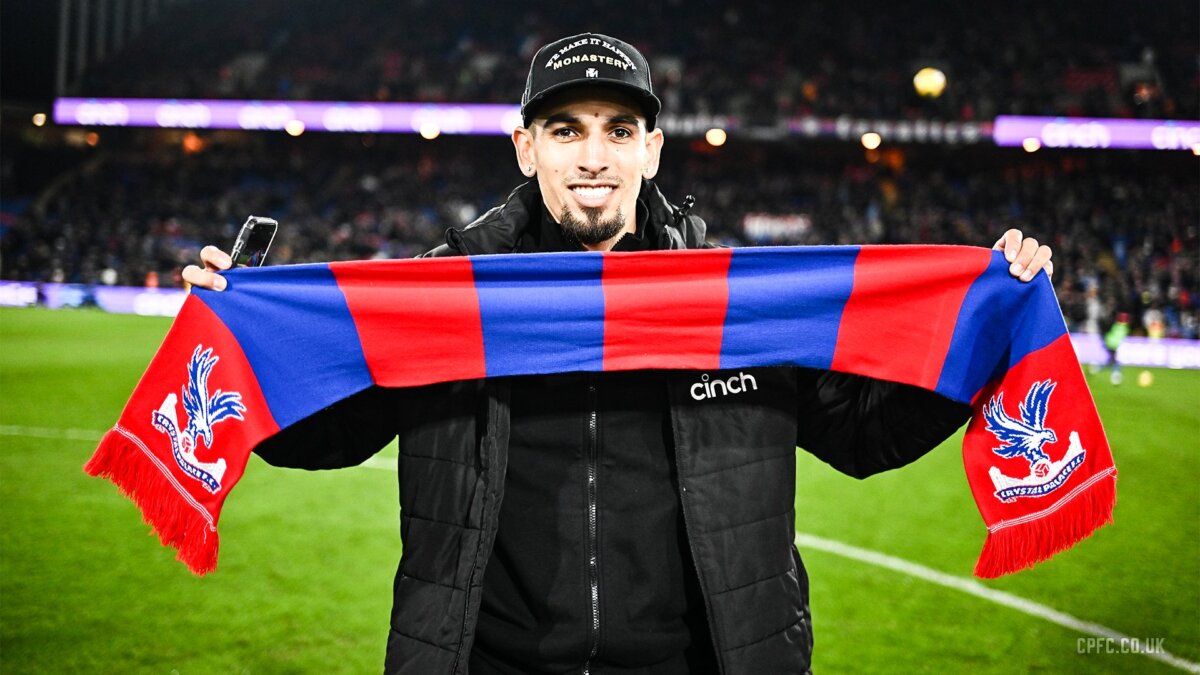 Muñoz cumplió el 'sueño del Pibe' Si hay alguien que es un ejemplo claro de que los sueños con disciplina se cumplen, es Daniel Muñoz. Un antioqueño de 27 años que pasó de alentar en la tribuna al equipo de sus amores, Nacional, a jugar en la Premier League, una de las ligas más prestigiosas del mundo. 